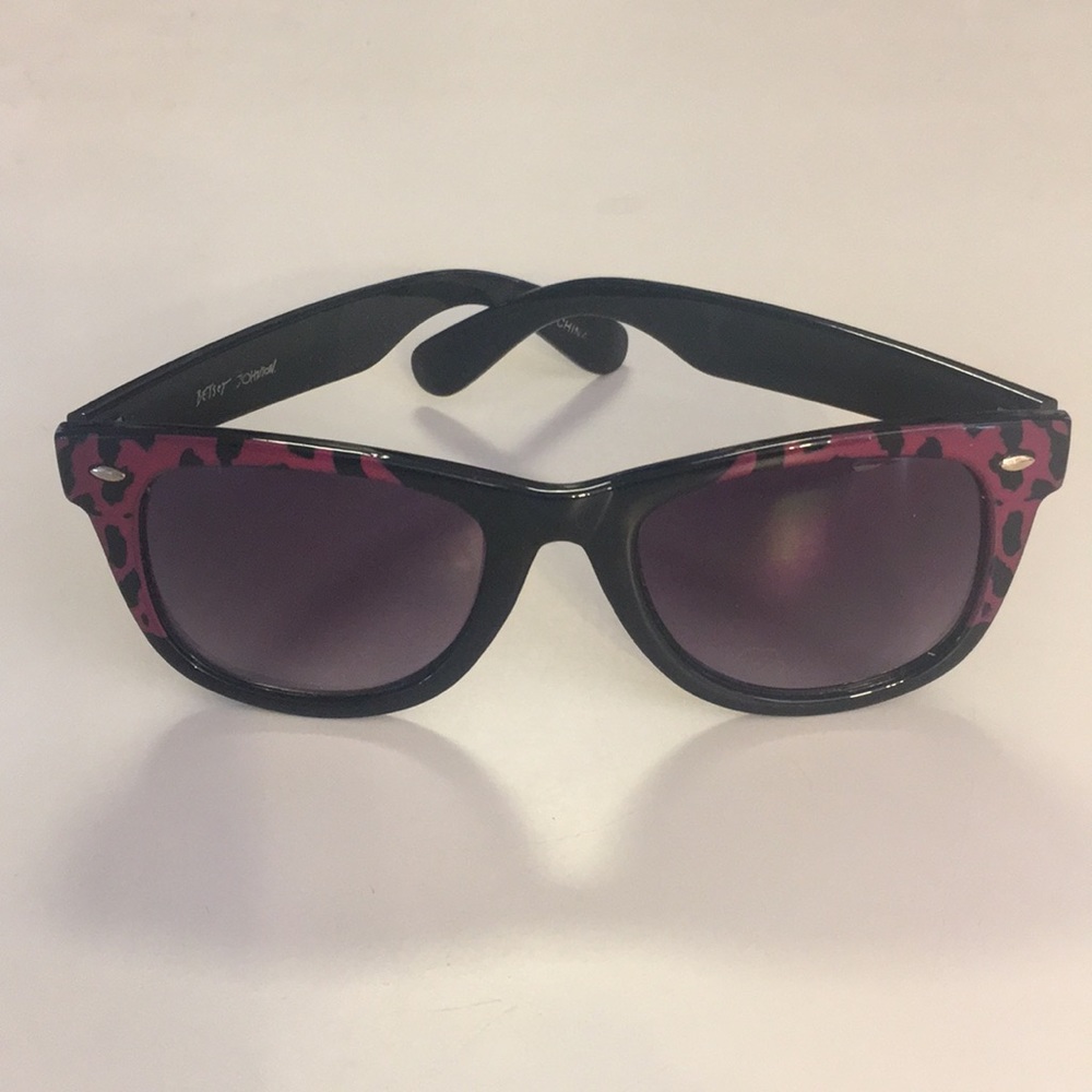 Ladies Betsey Johnson sunglasses